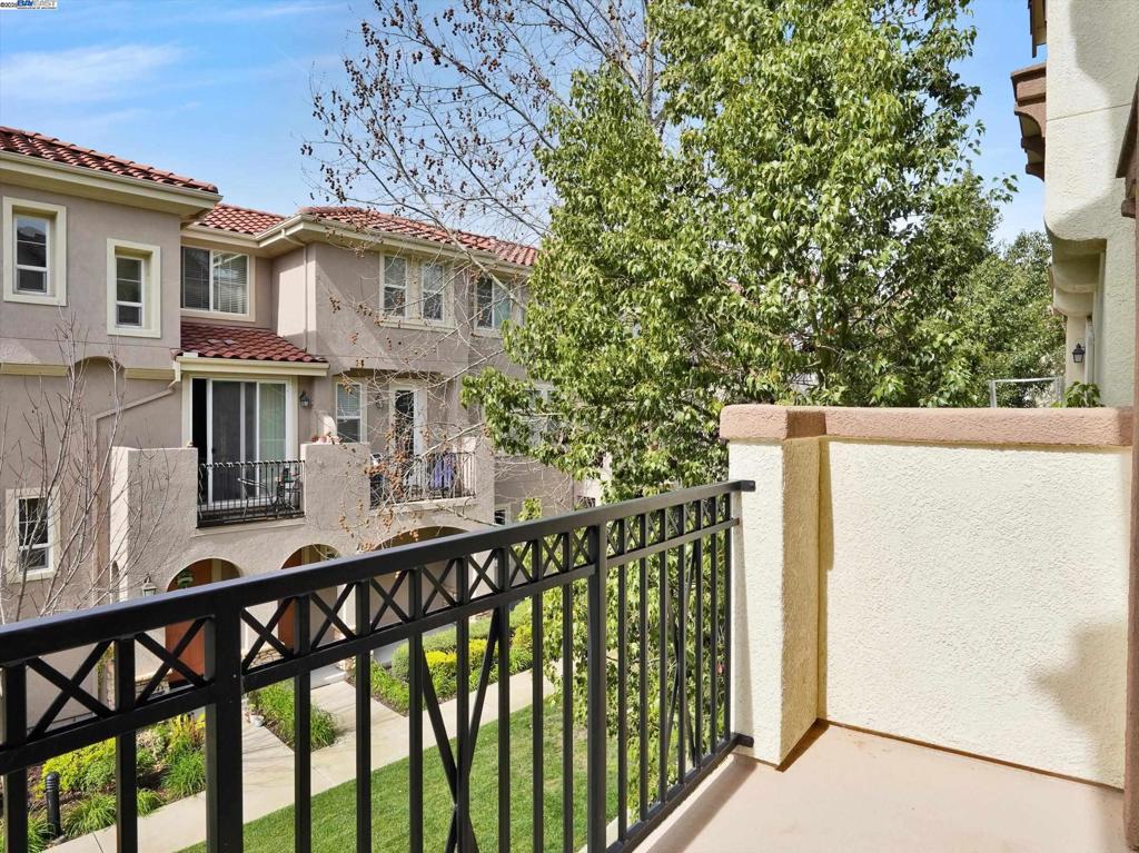 MONTAGE - Residential