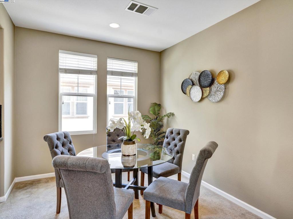 MONTAGE - Residential