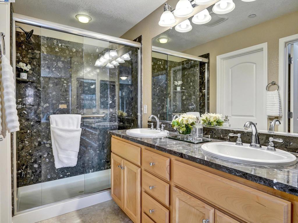 MONTAGE - Residential