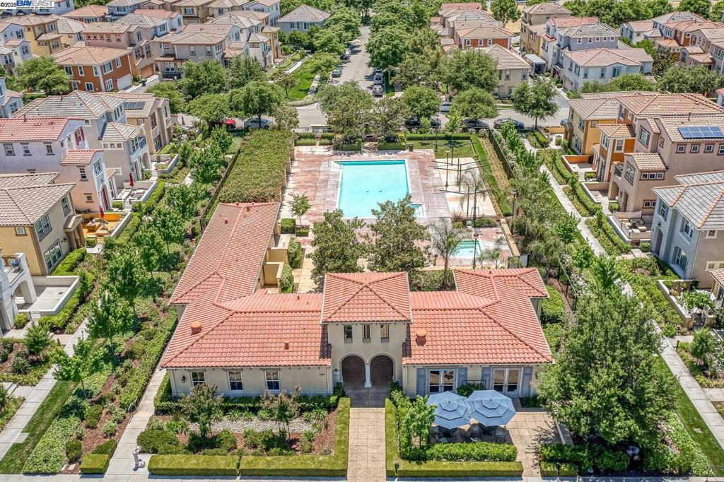 MONTAGE - Residential