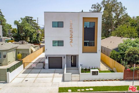 Photo of 11522 Emelita Street, North Hollywood, CA 91601 (MLS # 26650165)