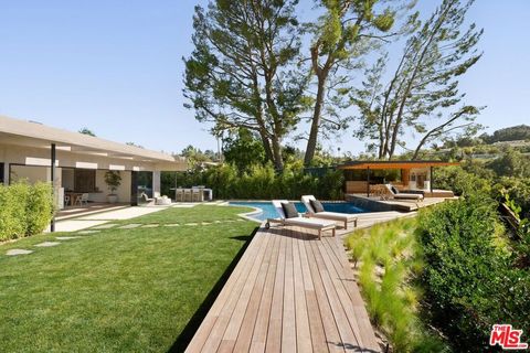 Photo of 3565 Crownridge Drive, Sherman Oaks, CA 91403 (MLS # 26833487)