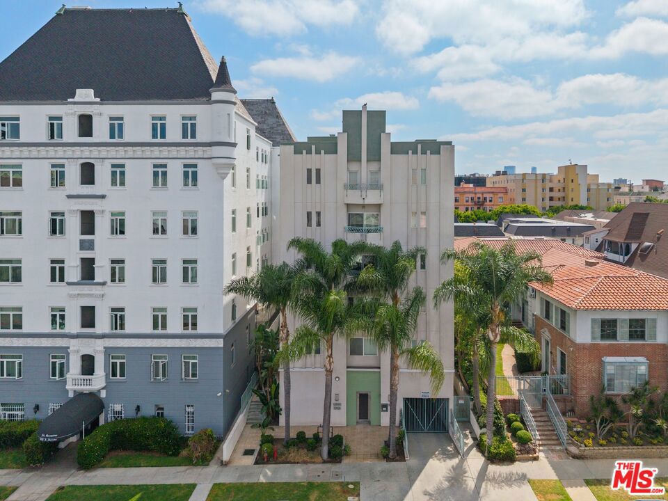 906 S Serrano Avenue 401