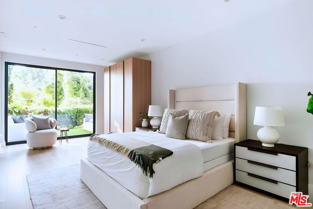 863 1/2 Hyperion Avenue, Los Angeles CA 90029