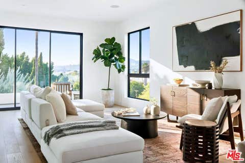 Photo of 863 1/2 Hyperion Avenue, Los Angeles, CA 90029 (MLS # 26846269)