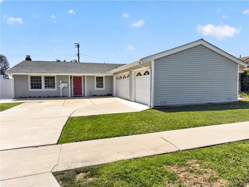 Photo of 16191 Fairway Ln, Huntington Beach, CA 92649 (MLS # OC26091799)
