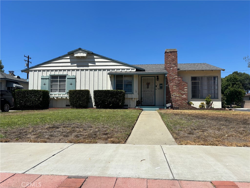 Great Opportunity Knocking... Great Corner Location. 3 Bedroom 1.5 Bathroom. Inside Laundry Area. Two Car Detached Garage with Huge RV Access.
Fairly New Roof.