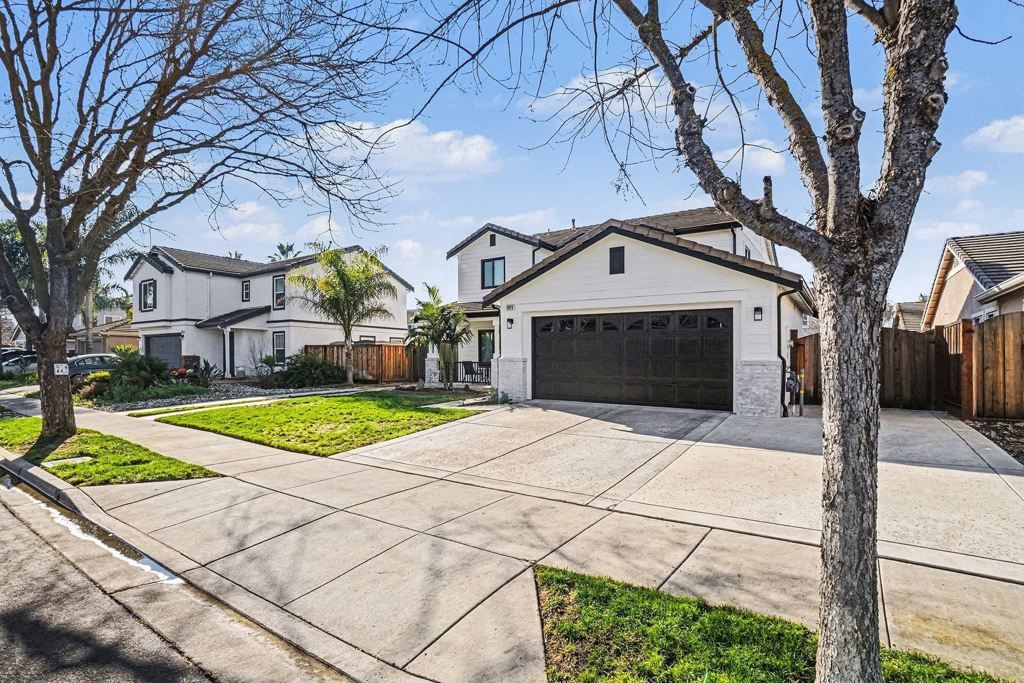 Photo of 2013 Hedge Avenue Ave, Brentwood, CA 94513 (MLS # 41121471)