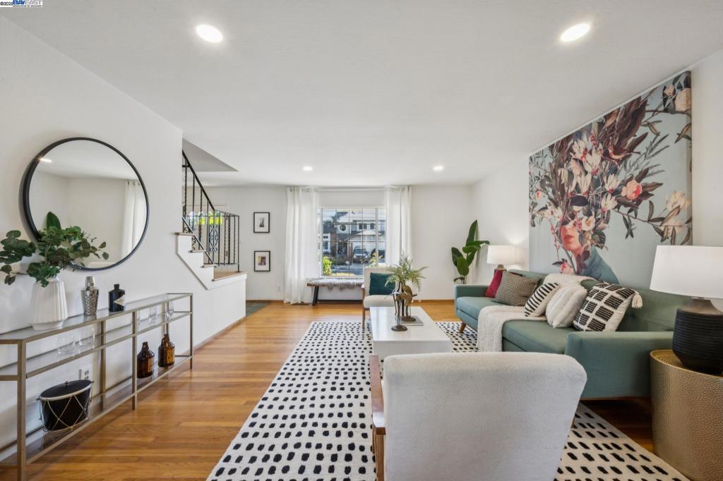COLONY PARK - Residential