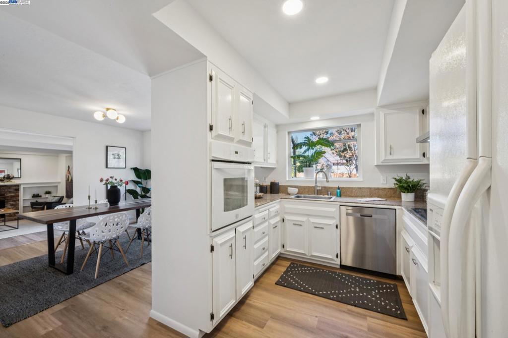 COLONY PARK - Residential