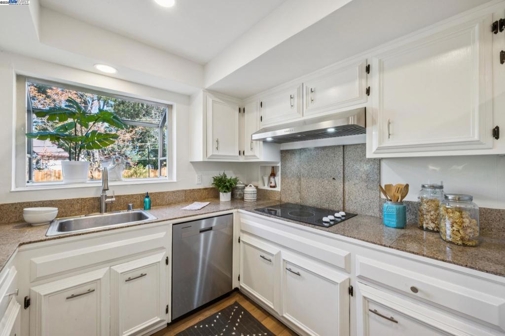 COLONY PARK - Residential