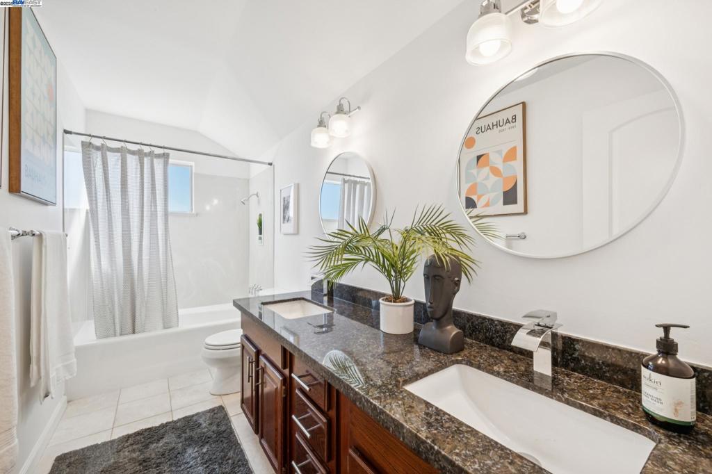 COLONY PARK - Residential