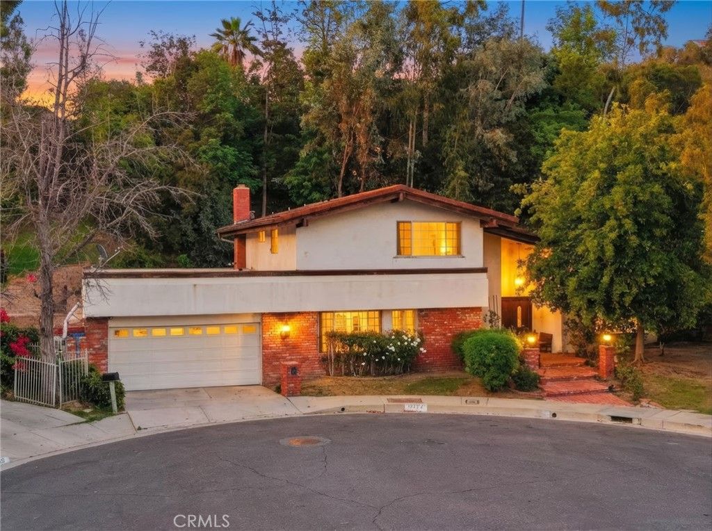 Photo of 19122 Weston, Tarzana, CA 91356 (MLS # SR26028749)