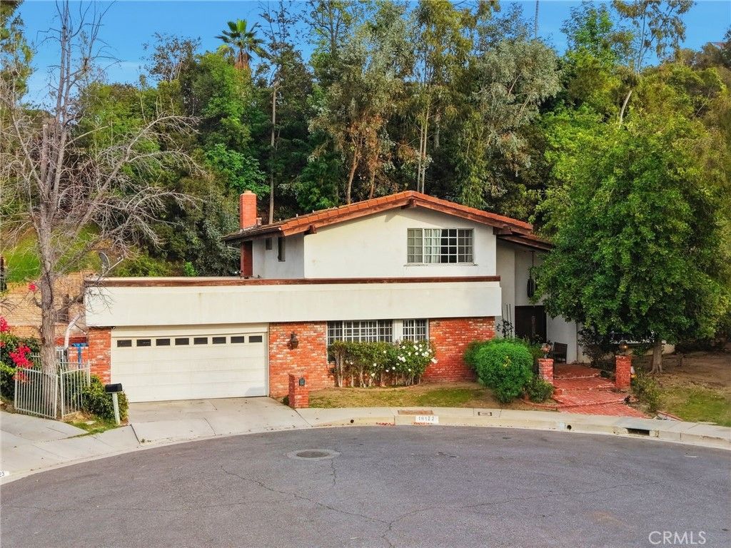 Photo of 19122 Weston, Tarzana, CA 91356 (MLS # SR26028749)
