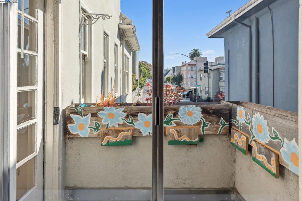 LAKE MERRITT - Residential Income