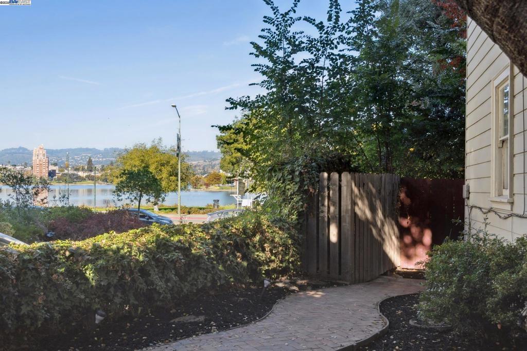 LAKE MERRITT - Residential Income