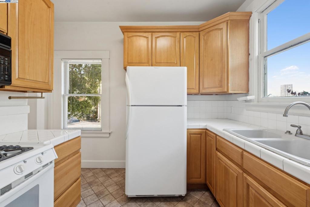LAKE MERRITT - Residential Income