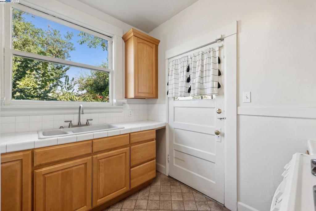 LAKE MERRITT - Residential Income