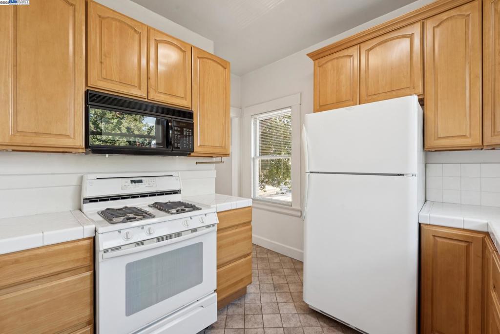 LAKE MERRITT - Residential Income
