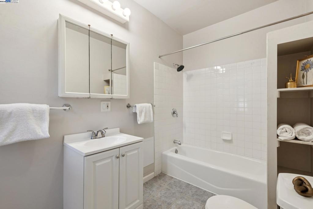 LAKE MERRITT - Residential Income