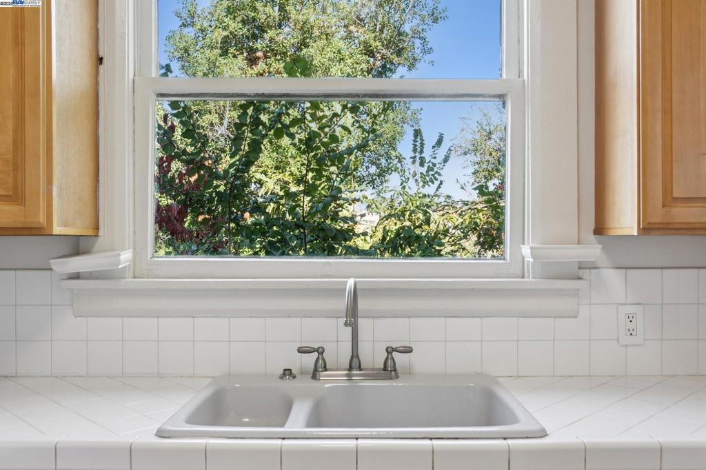 LAKE MERRITT - Residential Income
