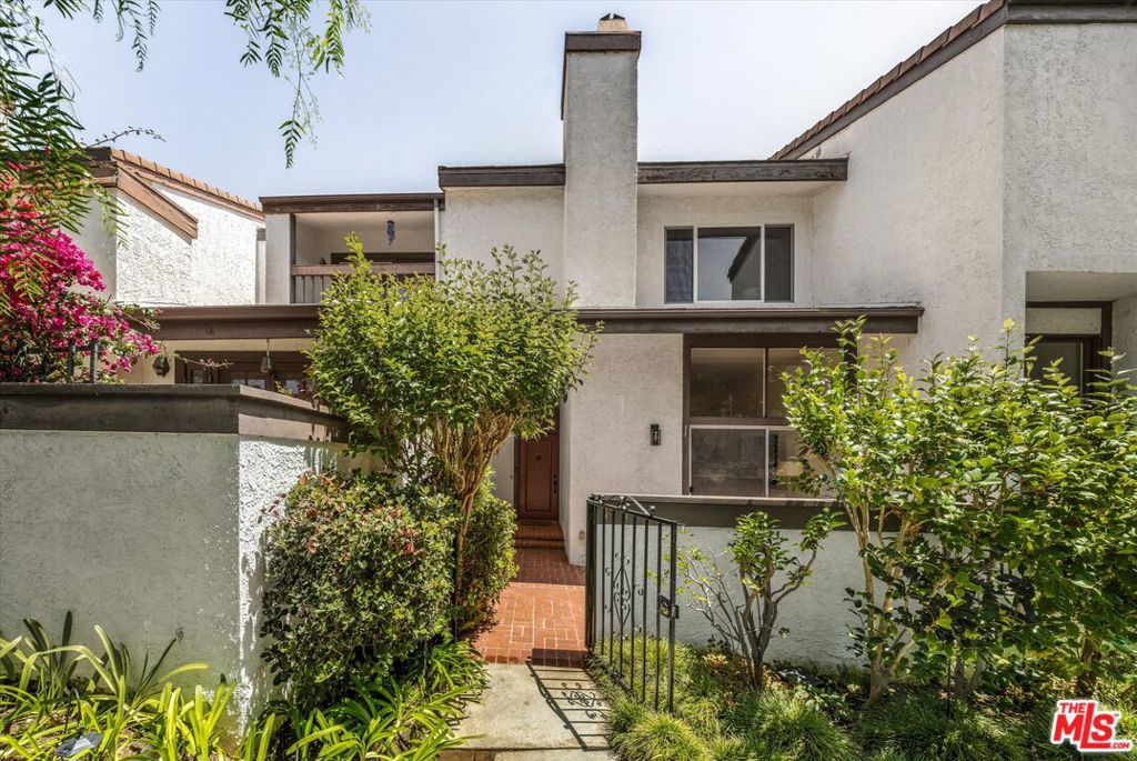 Photo of 17173 Palisades Circle, Pacific Palisades, CA 90272 (MLS # 26873245)