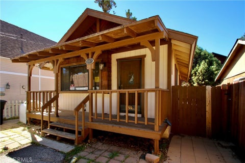 Photo of 867 Ash LN, Big Bear City, CA 92314 (MLS # JT26188064)