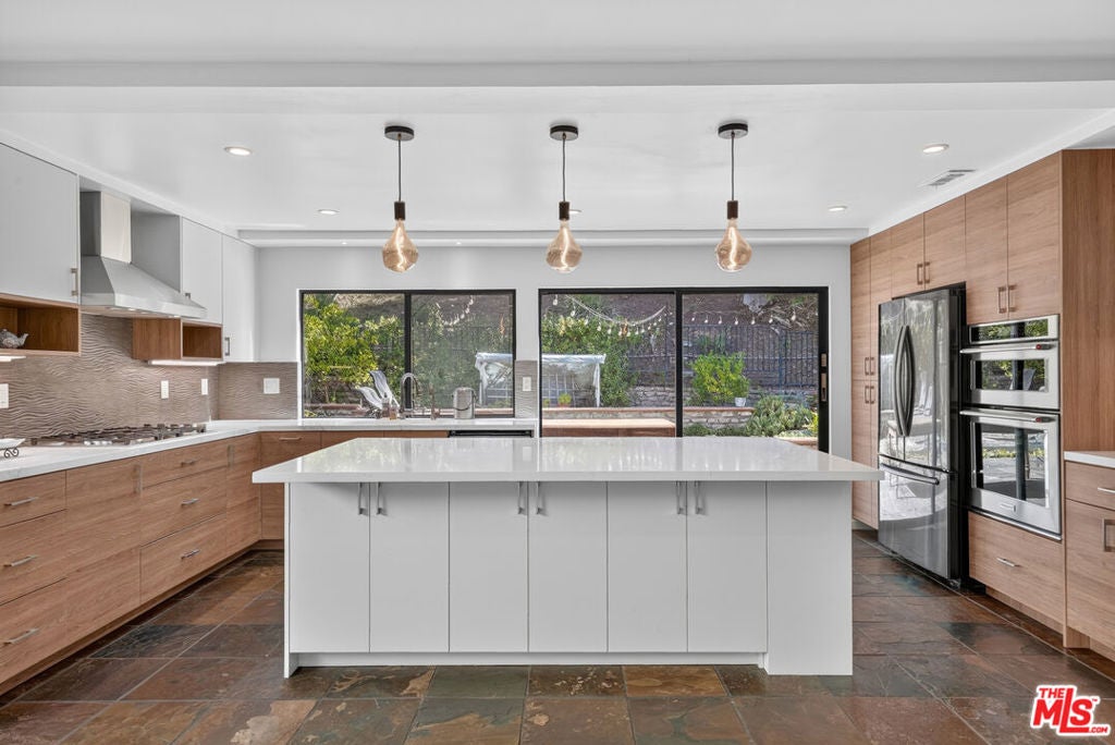 Photo of 1430 Avenida De Cortez, Pacific Palisades, CA 90272 (MLS # 26102424)
