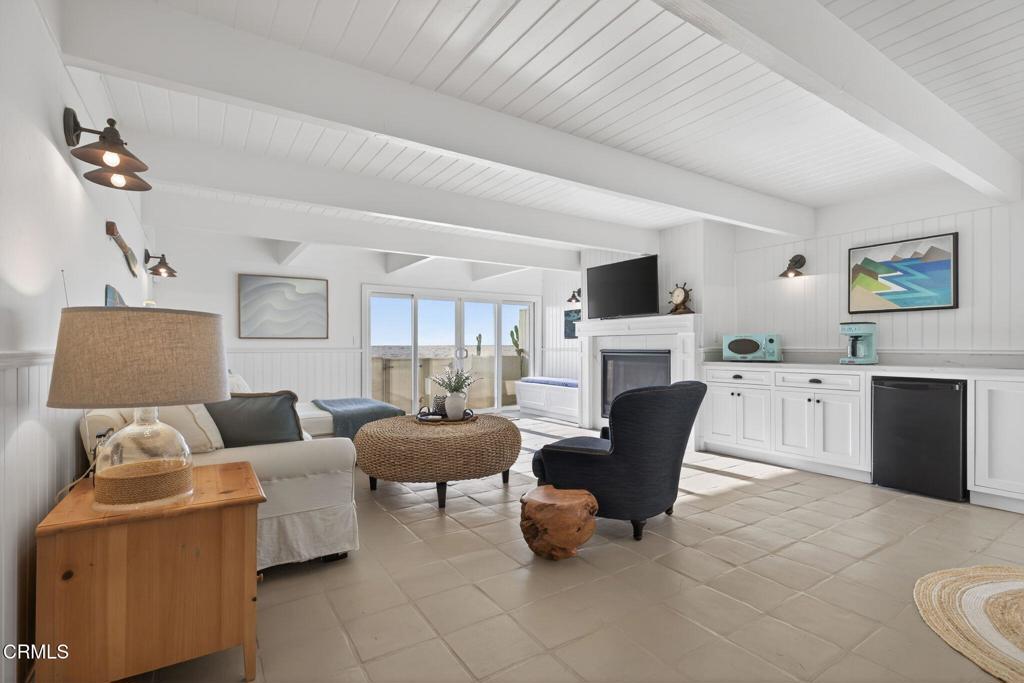 Oxnard, California, 93035, United States, 3 Bedrooms Bedrooms, ,4 BathroomsBathrooms,Residential,Active,2019165