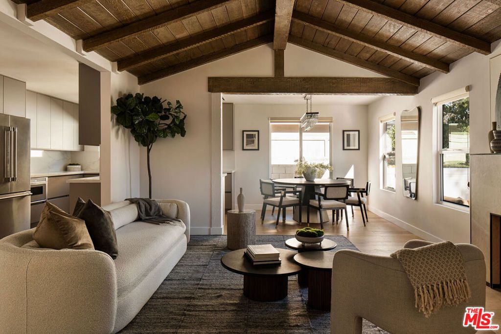 Photo of 4323 Irvine Avenue, Studio City, CA 91604 (MLS # 26633435)