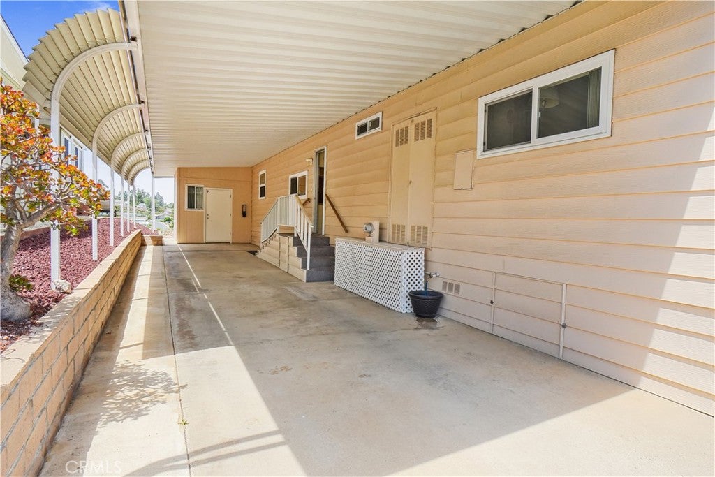 1195 La Moree Road 77