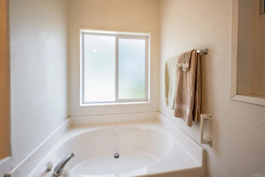 Escondido, California 92027, United States, 3 Bedrooms Bedrooms, ,2 BathroomsBathrooms,Residential,Active,189615