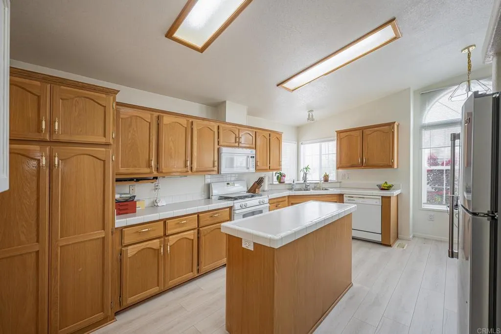 Escondido, California 92027, United States, 3 Bedrooms Bedrooms, ,2 BathroomsBathrooms,Residential,Active,189615