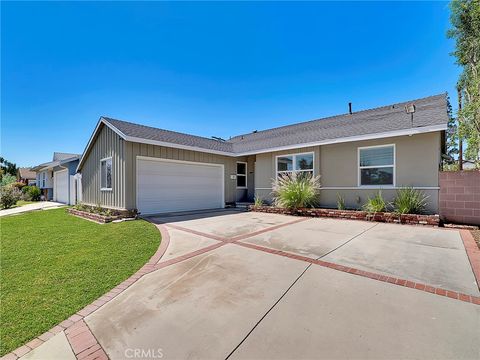 Photo of 20743 Cantara Street, Winnetka, CA 91306 (MLS # SR26155954)
