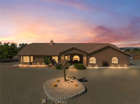 Photo of 11025 El Esteban RD, Phelan, CA 92371 (MLS # HD26099066)