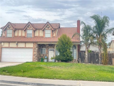 Photo of 11557 Oakwood Dr, Fontana, CA 92337 (MLS # IV25220587)
