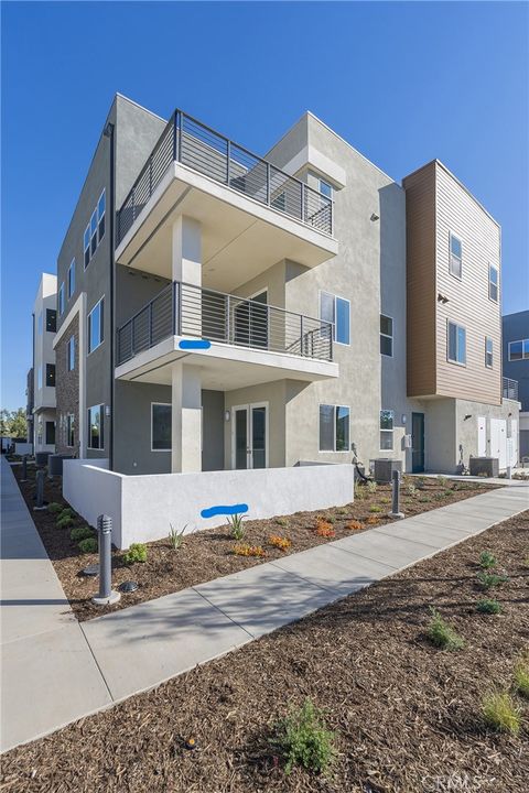 121 Baluster Irvine CA 92618