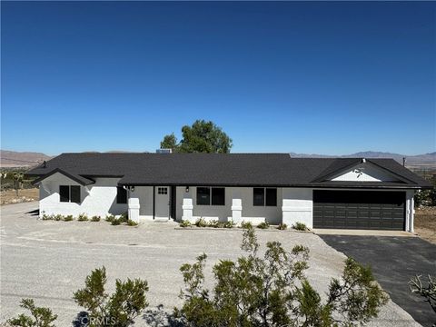 Photo of 32358 Emerald Rd, Lucerne Valley, CA 92356 (MLS # HD26014609)