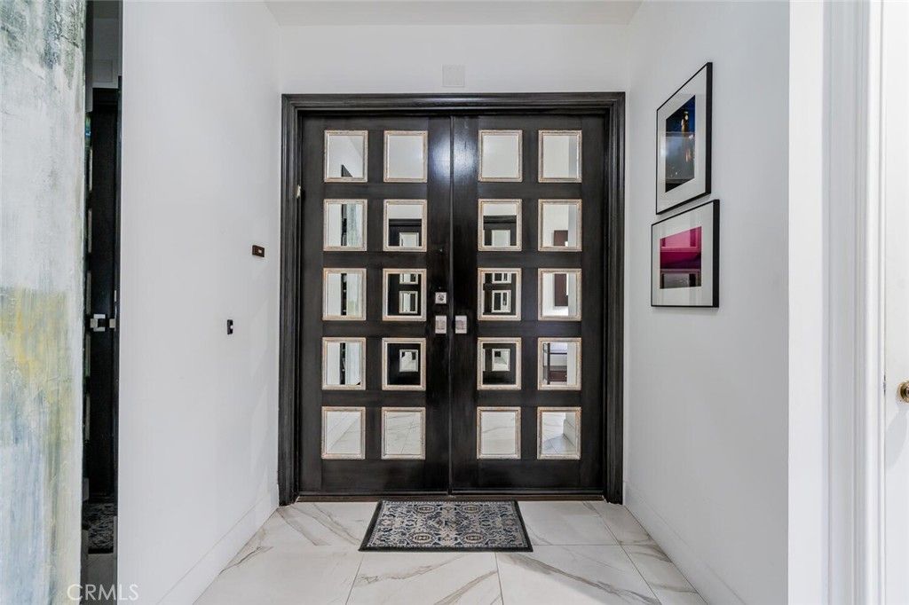 Photo of 4727 Park Encino #330, Encino, CA 91436 (MLS # SR26003425)