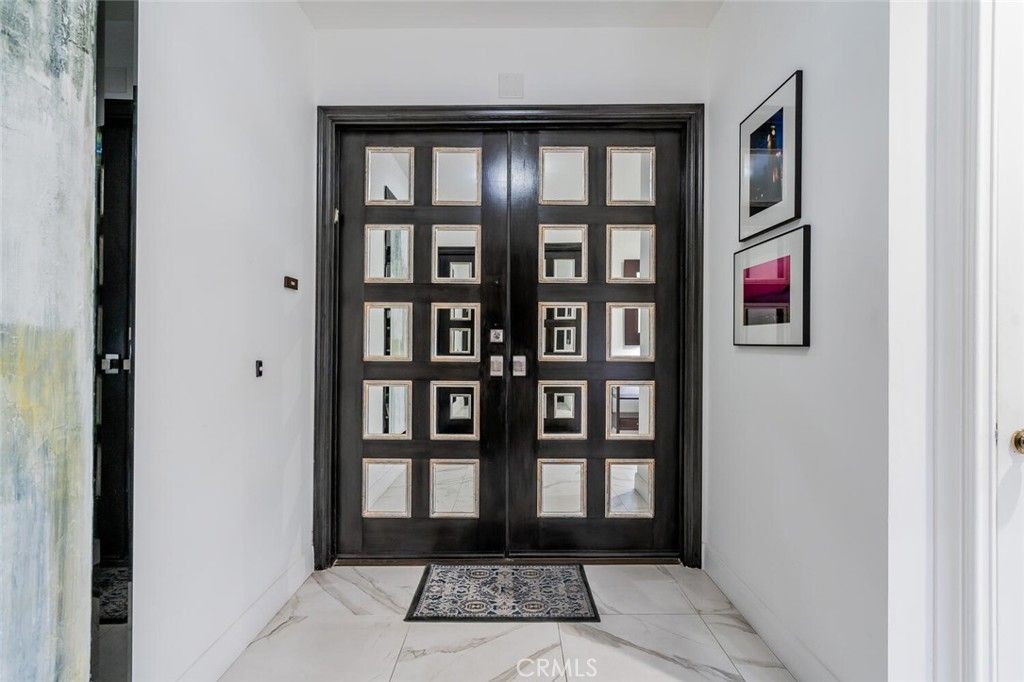 Photo of 4727 Park Encino #330, Encino, CA 91436 (MLS # SR26003425)