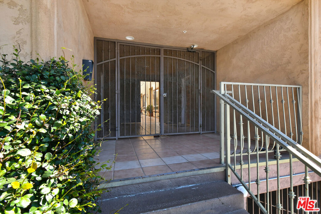 8800 Etiwanda Avenue 7