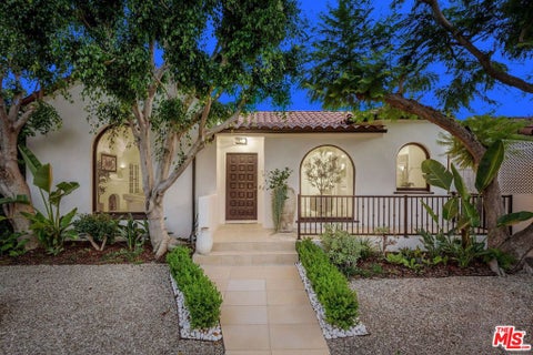 Photo of 9000 Dorrington Avenue, West Hollywood, CA 90048 (MLS # 26961095)