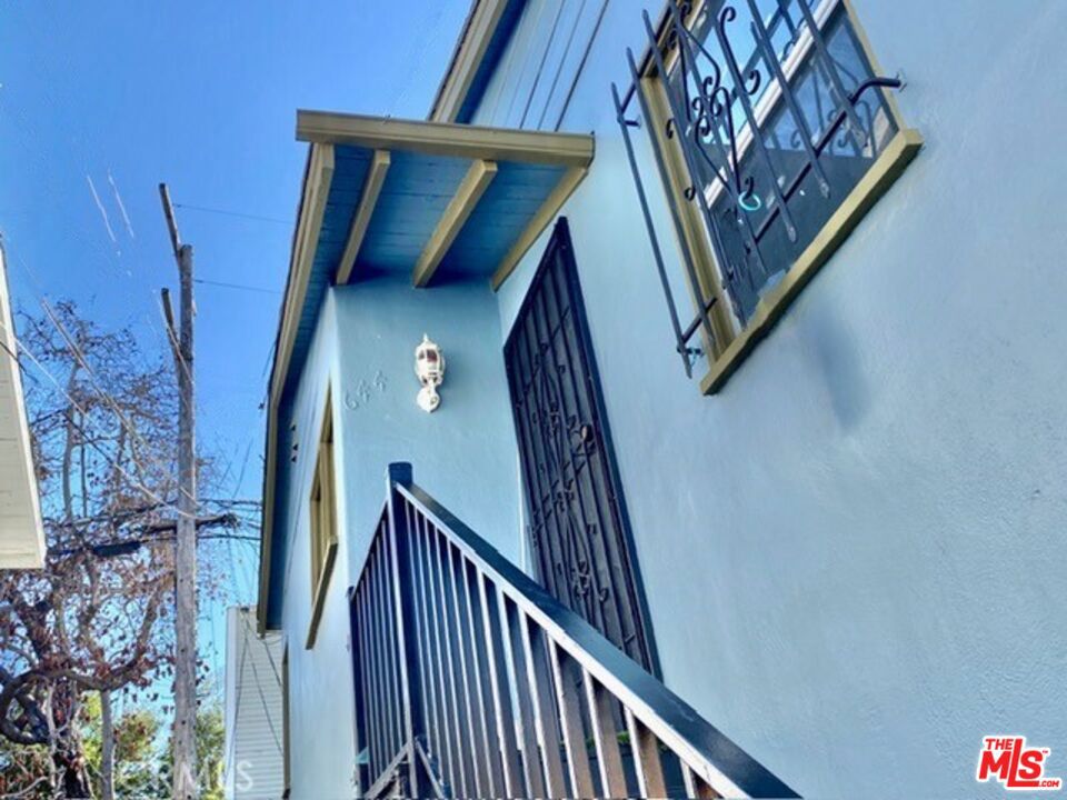 Welcome to your new home in the vibrant city of Los Angeles. This spacious apartment has laminate flooring throughout, fresh paint, and ceiling fans. The owner pays for water and trash. Located in a prime location, you'll have access to local amenities, entertainment venues and transportation options. HACLA Section 8 Vouchers & Long Term TLS accepted.