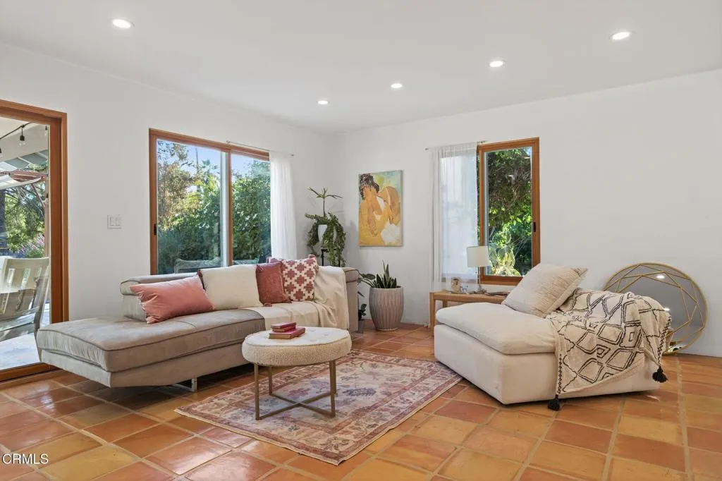 Ojai, California 93023, United States, 4 Bedrooms Bedrooms, ,5 BathroomsBathrooms,Residential,Active,221268