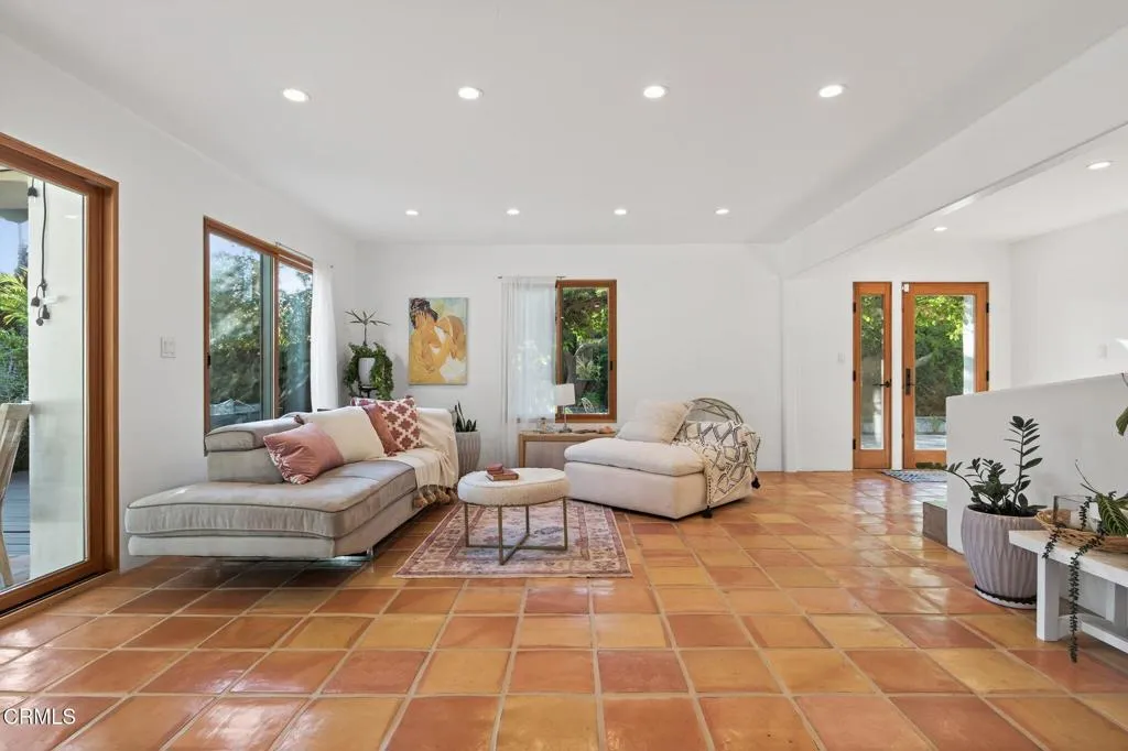 Ojai, California 93023, United States, 4 Bedrooms Bedrooms, ,5 BathroomsBathrooms,Residential,Active,221268
