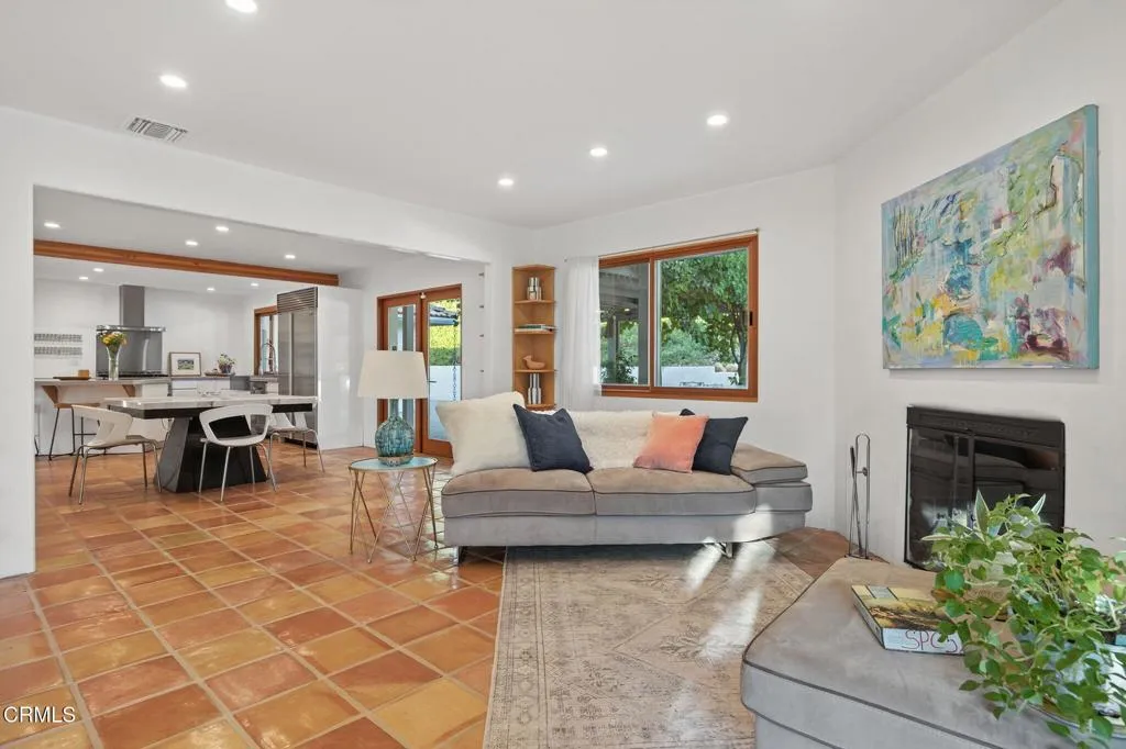 Ojai, California 93023, United States, 4 Bedrooms Bedrooms, ,5 BathroomsBathrooms,Residential,Active,221268