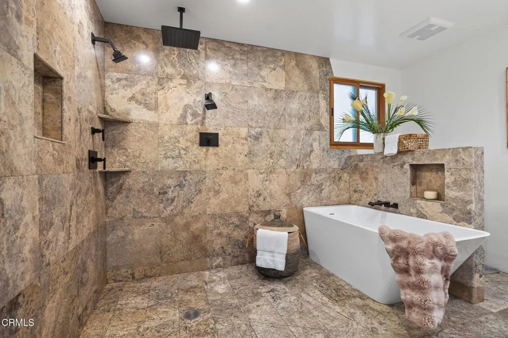 Ojai, California 93023, United States, 4 Bedrooms Bedrooms, ,5 BathroomsBathrooms,Residential,Active,221268