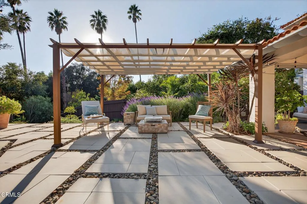 Ojai, California 93023, United States, 4 Bedrooms Bedrooms, ,5 BathroomsBathrooms,Residential,Active,221268