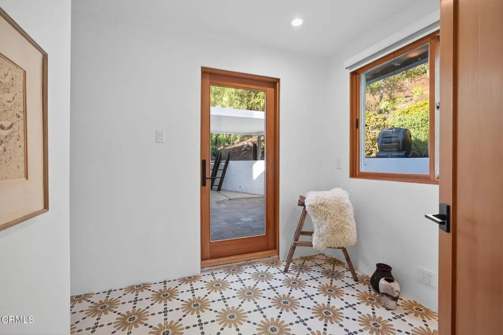 Ojai, California 93023, United States, 4 Bedrooms Bedrooms, ,5 BathroomsBathrooms,Residential,Active,221268