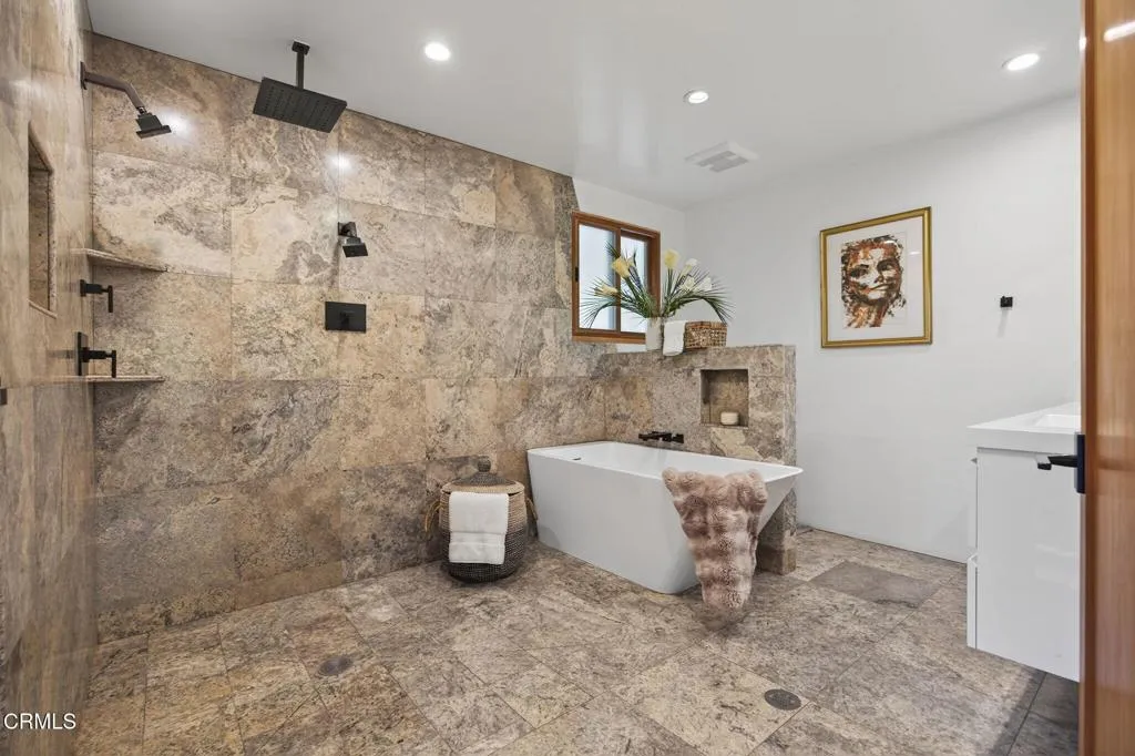 Ojai, California 93023, United States, 4 Bedrooms Bedrooms, ,5 BathroomsBathrooms,Residential,Active,221268